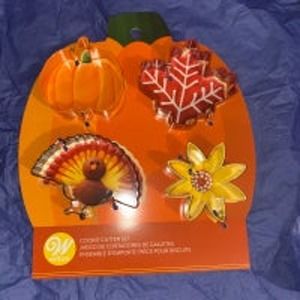Wilton Colorful Metal Autumn 4 Cookie Cutters Fall Turkey Leaf Sunflower Pumpkin
